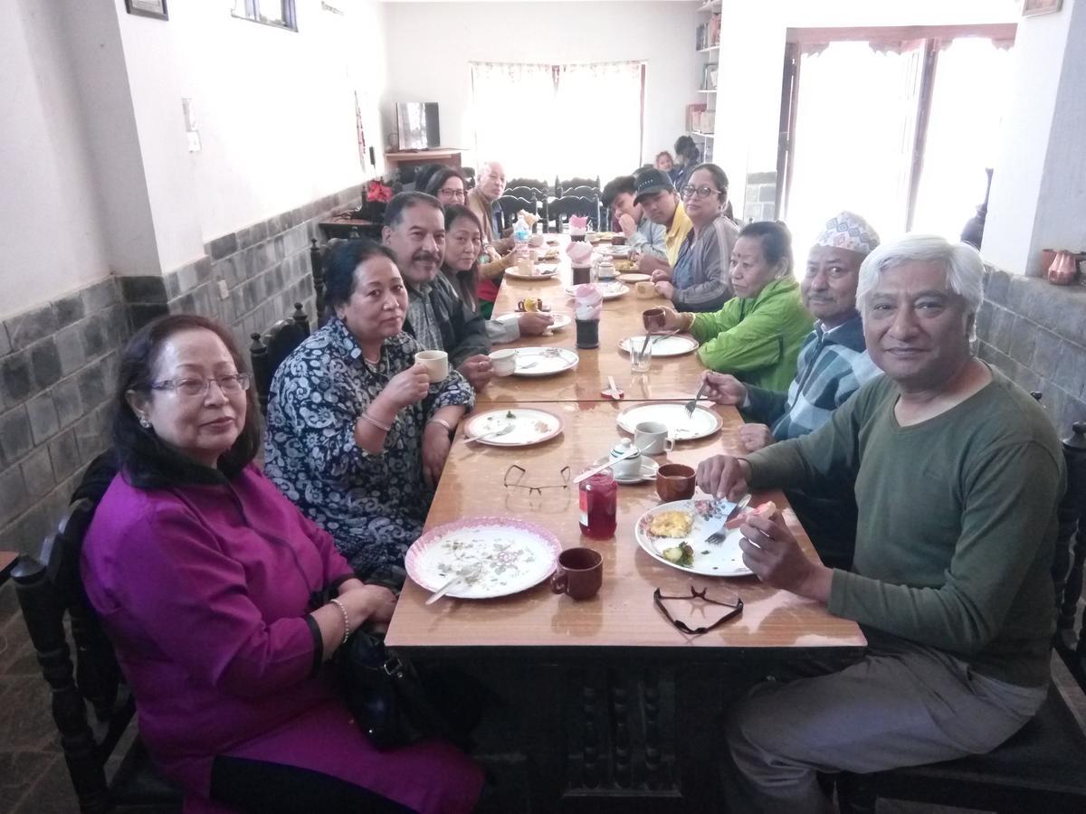 Shrestha Hotel & Restaurant Bandipur Exterior foto